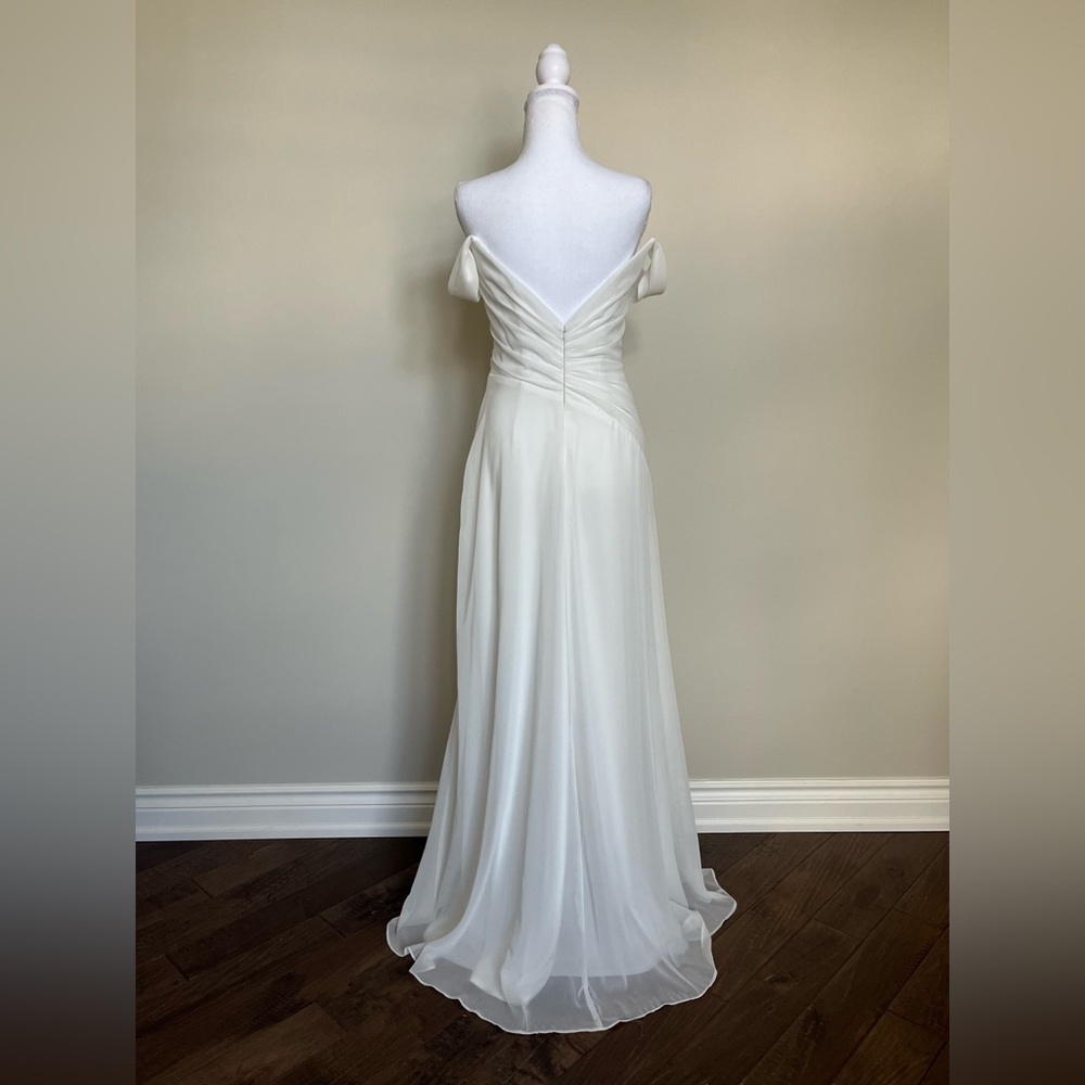 Katie May Darcy Gown in Ivory - Picture 4 of 8